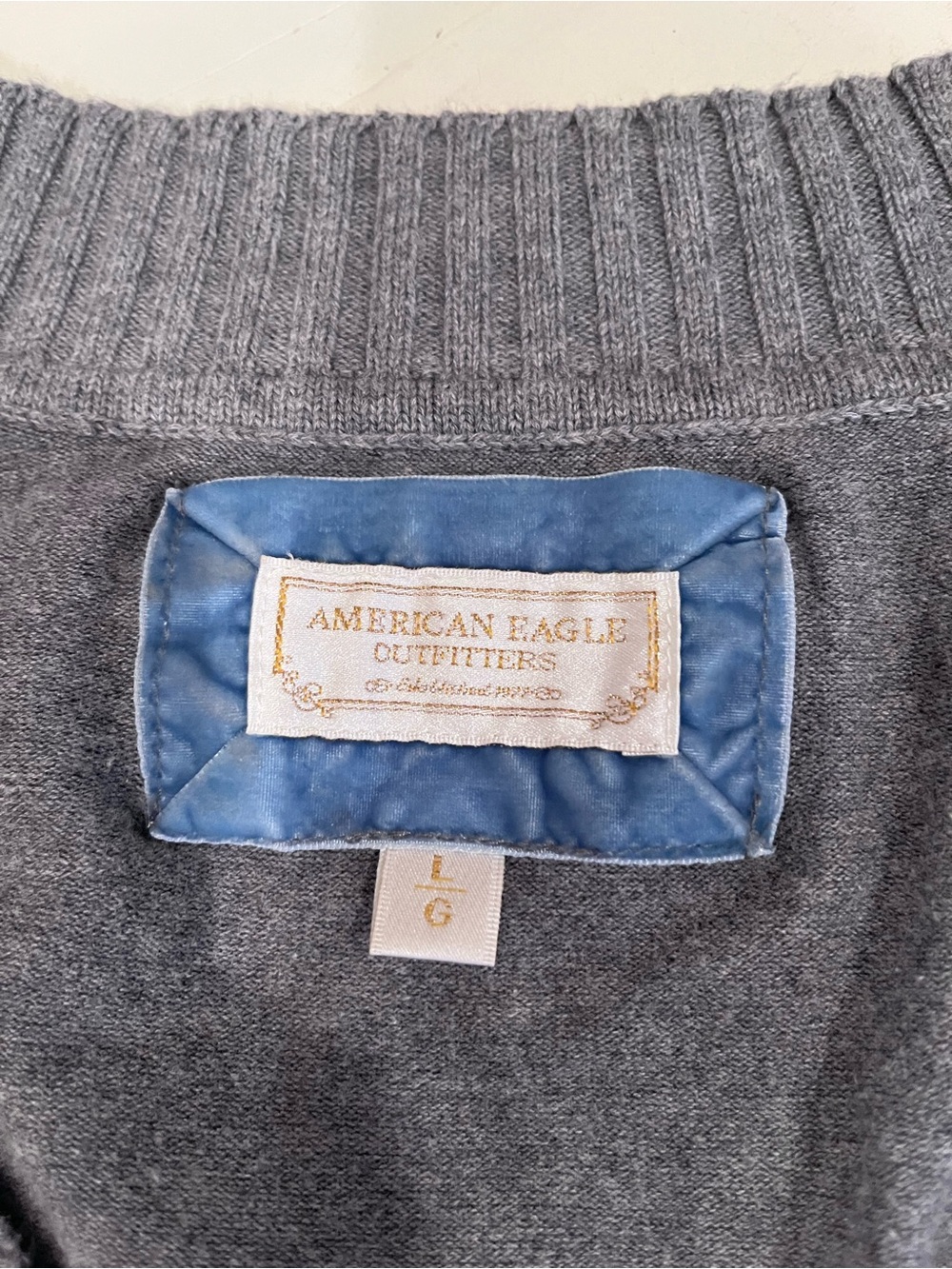 VTG American Eagle Outfitters Size Large Grey V-Neck Long Sleeve Sweater top - Picture 9 of 10